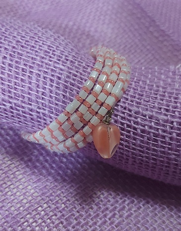 peaches and cream beaded heart bracelet - wildchild708