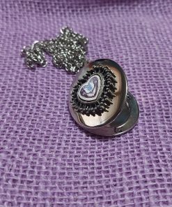 silver heart and tulip motif vintage locket | picture locket - wildchild708